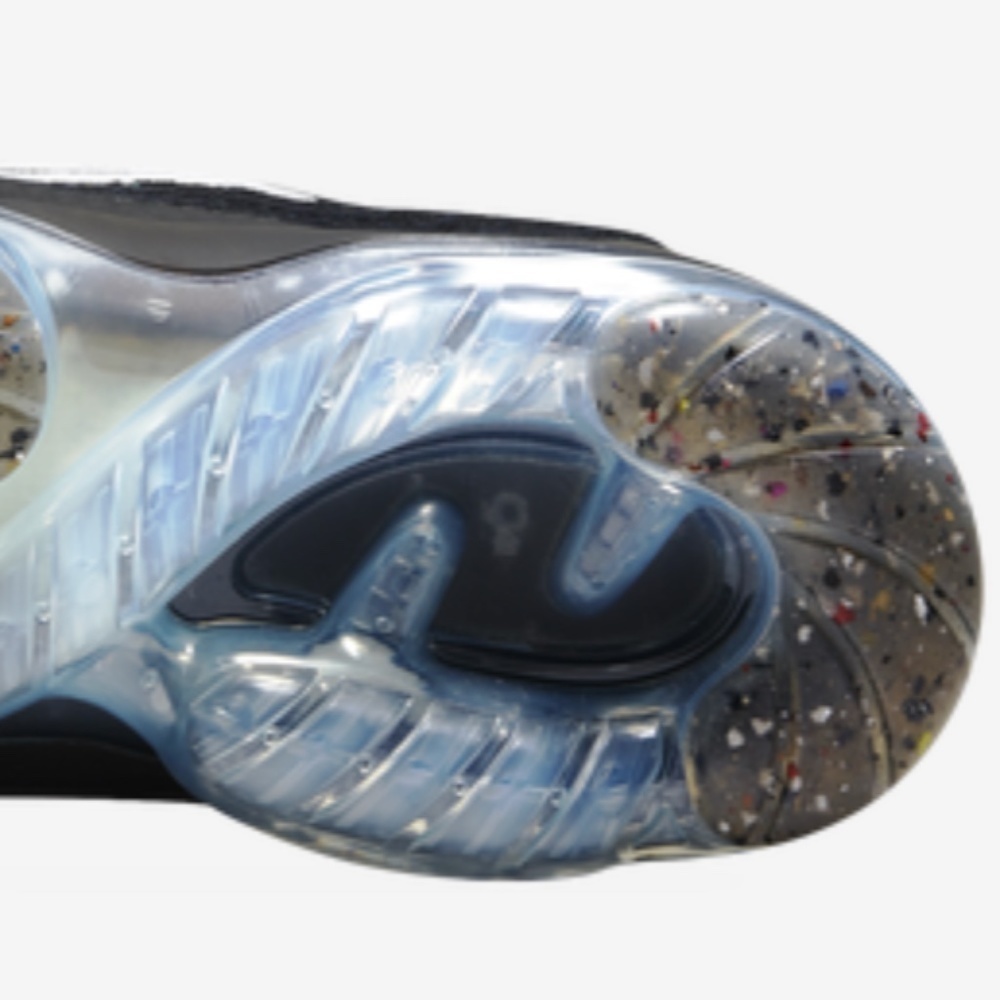 Nike Black and White Women's Sneakers - Picture 14 of 14